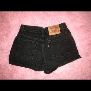 LEVI’S Washed black shorts